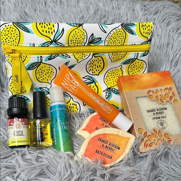 IPSY Lemon Print Cosmetic Bag & Beauty Bundle Citrus Focused Theme Gifts - Picture 2 of 10